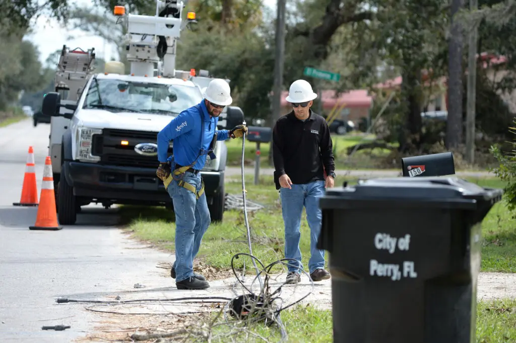 Technician working with fiber in Perry, FL