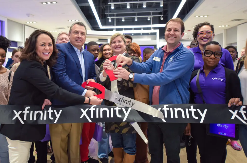 Comcast Florida team celebrates the opening of a new retail store in the local community offering easy access to fast internet.