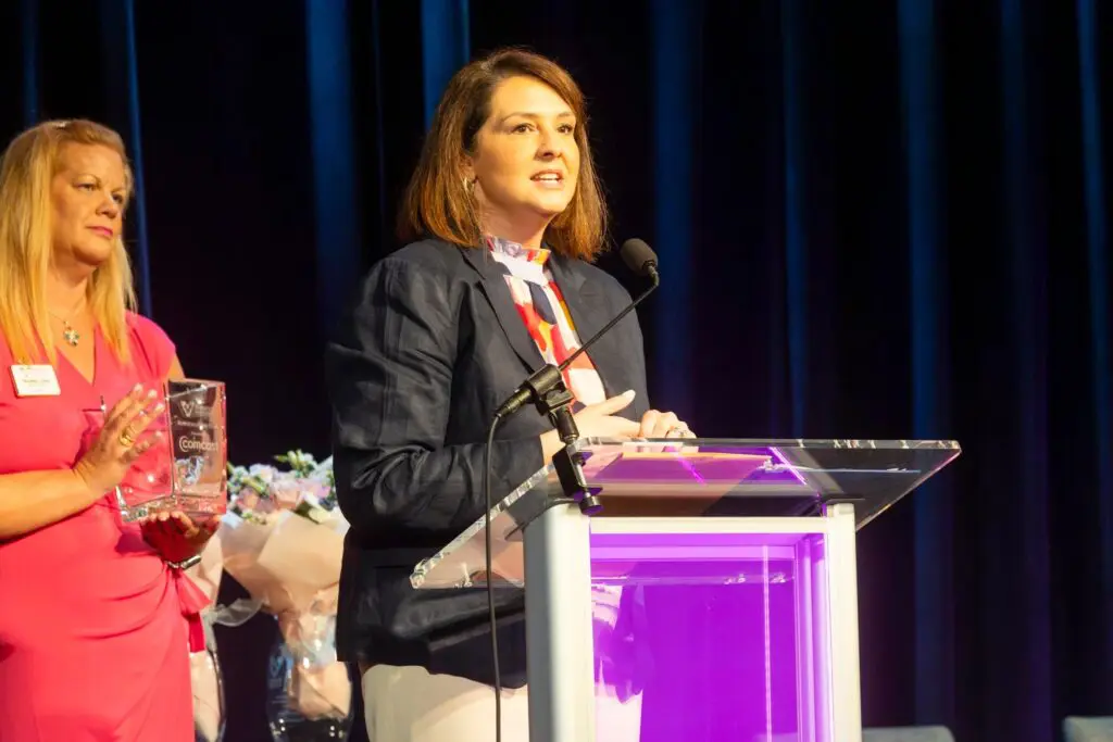 VP of Finance for Comcast's Florida Region Stephanie Brown accepts award.