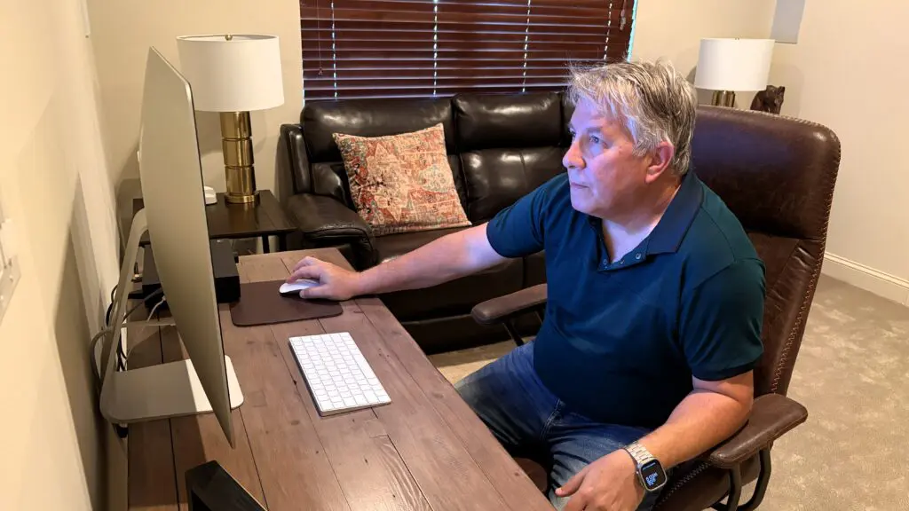 Joel Lerner uses Xfinity Wi-Fi to search the web.