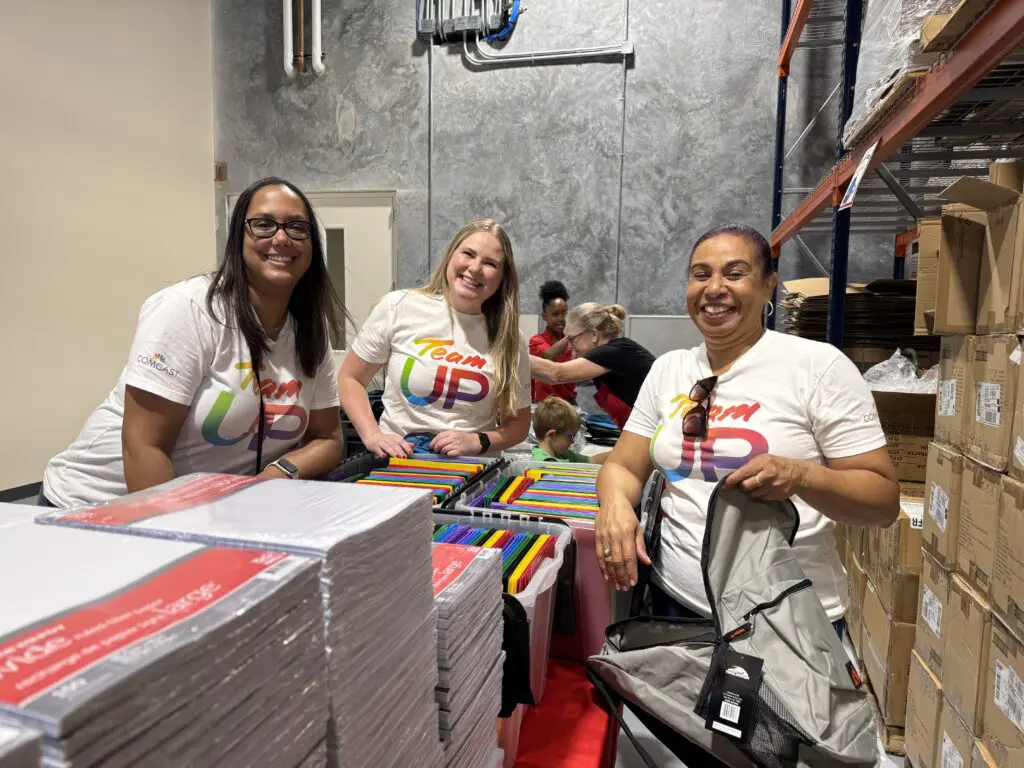 Comcast volunteers at backpack event