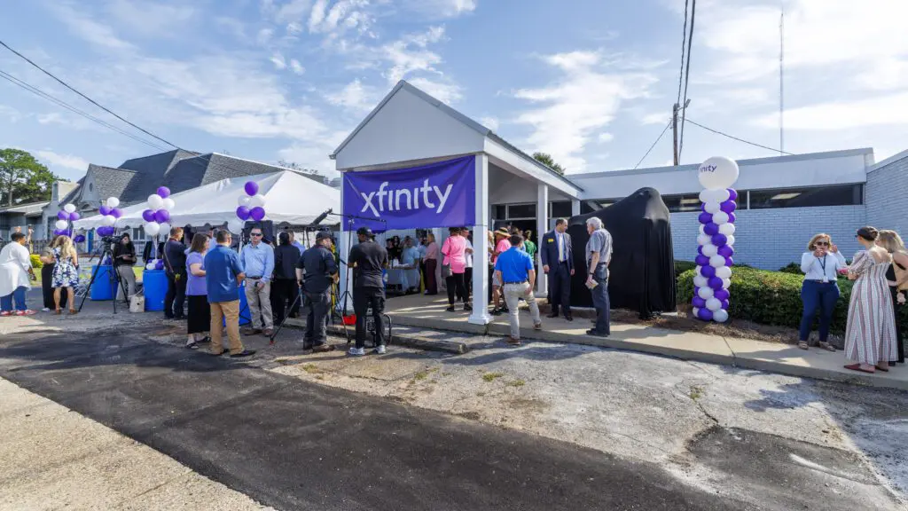 Comcast technicians help unveil two new peanut sculptures outside the Oates Street Xfinity Store in Dothan, AL.
