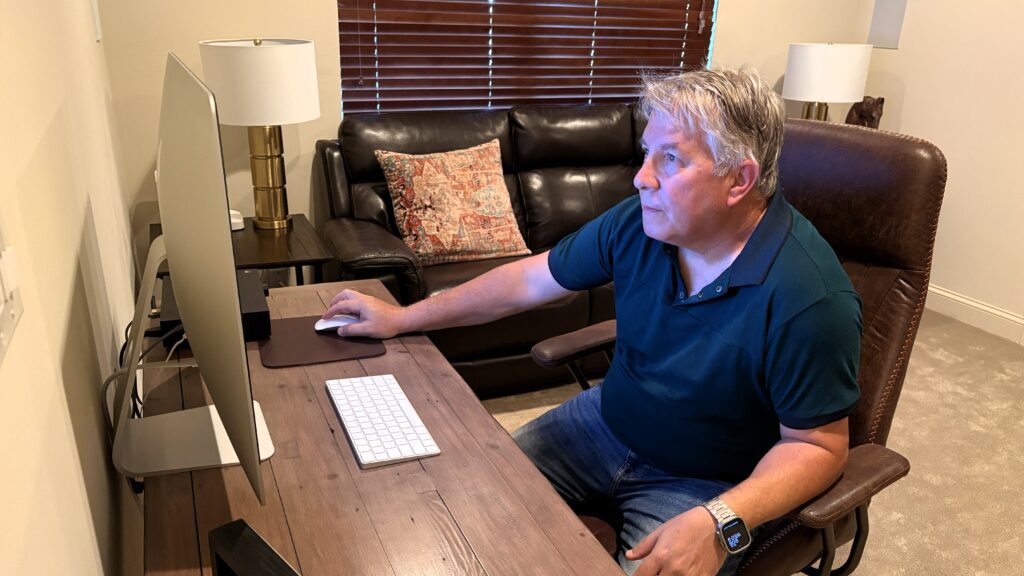 Joel Lerner uses Xfinity Wi-Fi to search the web.